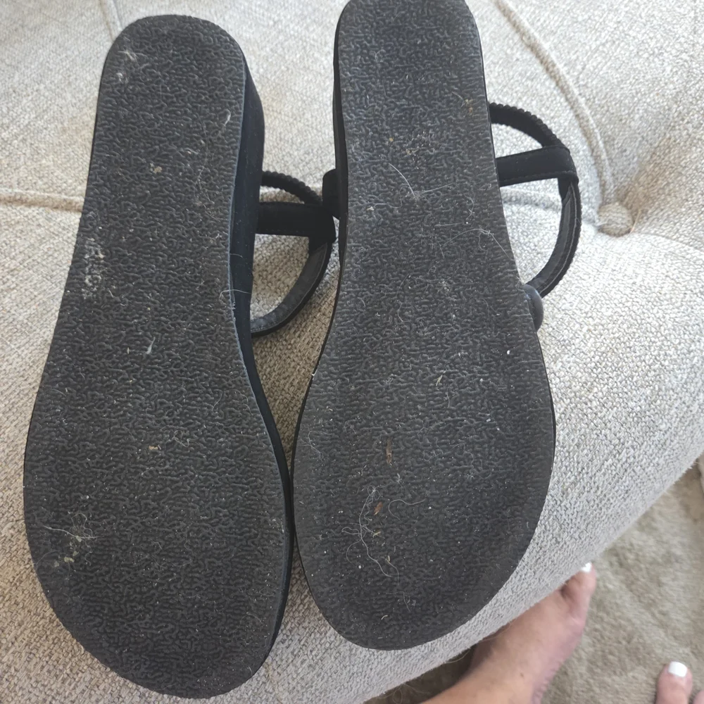 Forever 21 Black and Silver Sandals with T-Bar Design - Picture 5 of 5